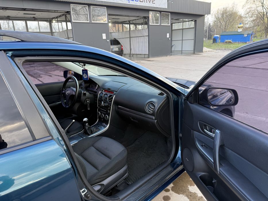 Автомобіль MAZDA 6