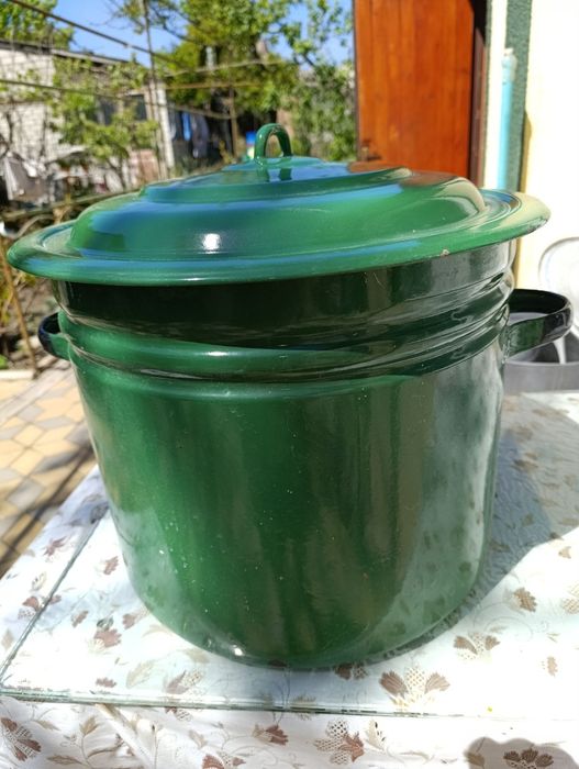 Продам кастрюли разные.у