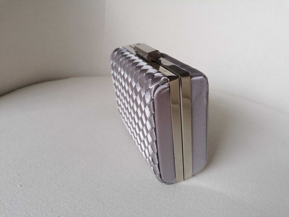 Clutch ou bolsa/mala de mão