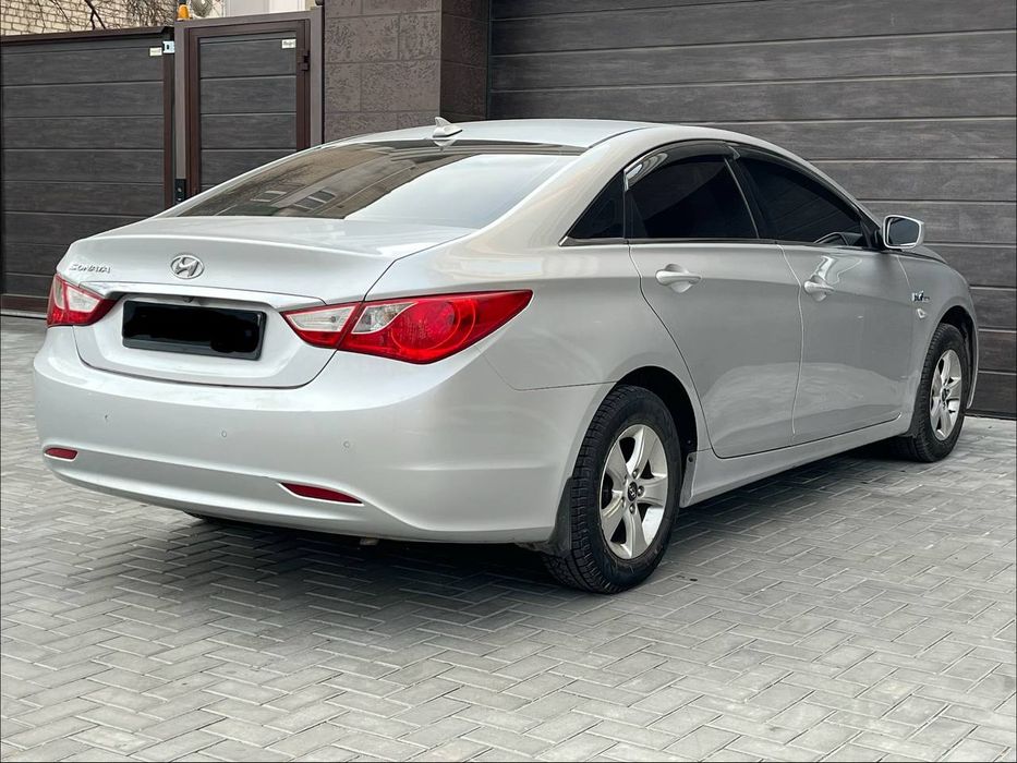 Hyundai sonata 2011