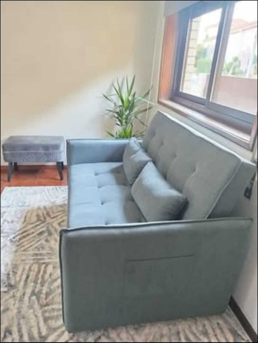 Sofá - cama moderno e extremamente funcional.