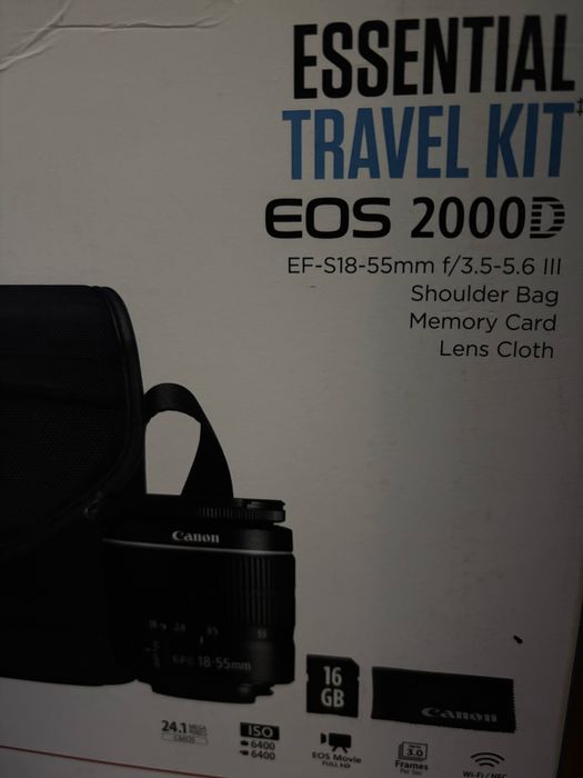 Canon EOS 2000D Essential Travel Kit