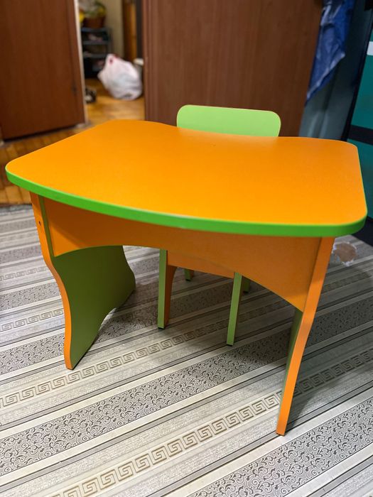 Продам детский стол и стул