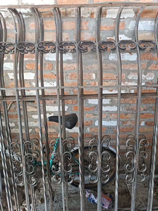 Ковані решітки на вікна 4 штуки можна використати як паркан.Із цільног