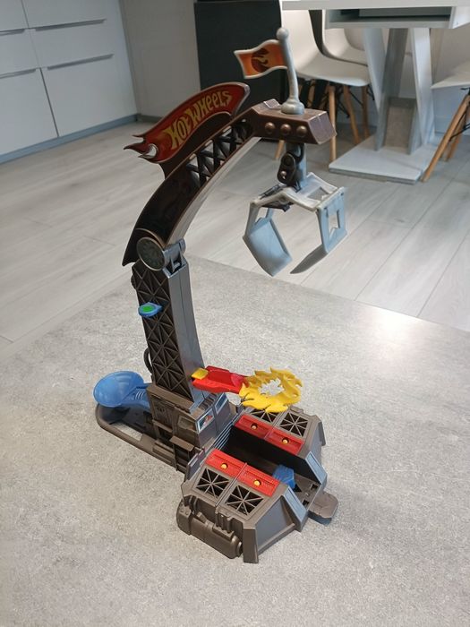 Dźwig hot wheels