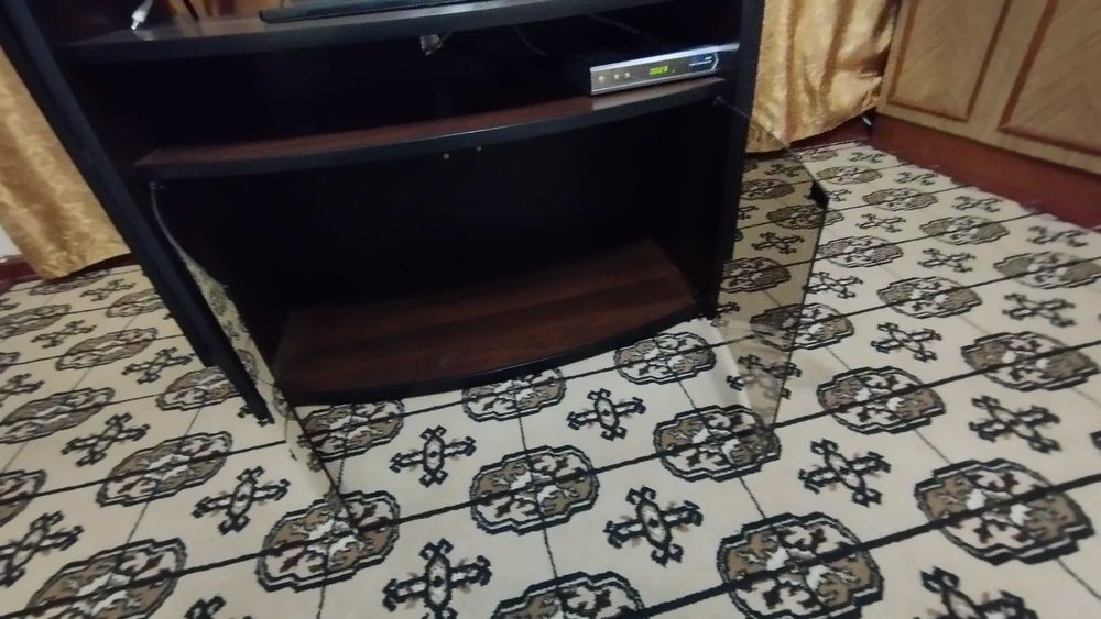 Тумба під радіотелеапаратуру