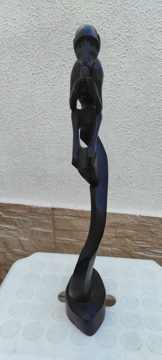 Macaco feito á mão em pau preto