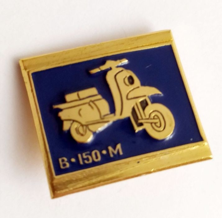 ВЯТКА Мотороллер значок СССР ВЯТКА В 150 М значок на мотороллер СССР