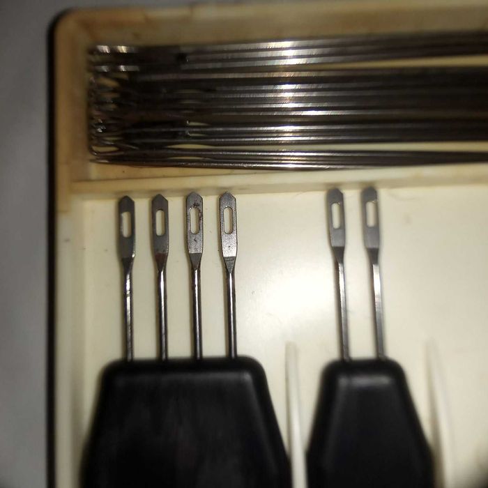 Набор декеров и игл для вязальных машин