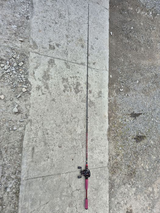 Wędka castingowa/spiningowa z multiplikatorem