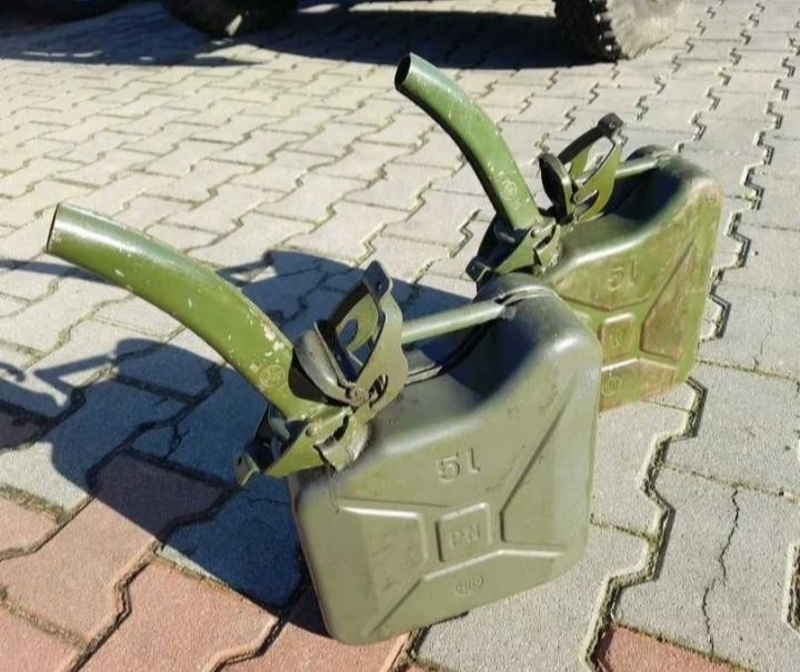Lejek metalowy do kanistra