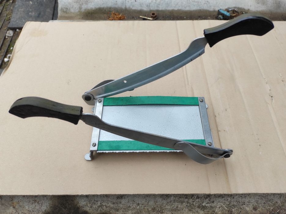 Станок для фигурной обрезки фотографий