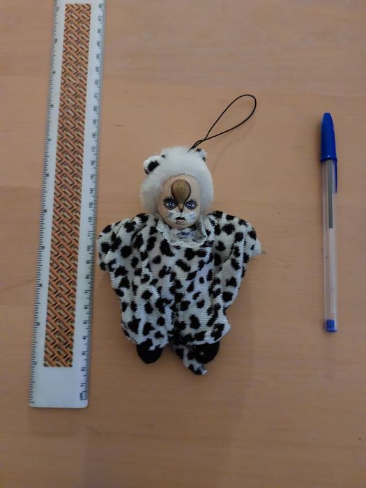 Lote de 6 pequenas bonecas de porcelana