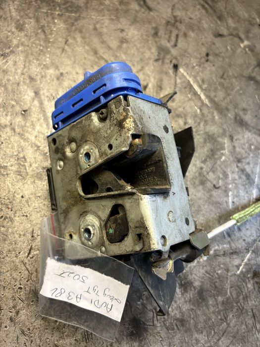 Zamek Mechanizm drzwi Lewy Tyl Tylny Audi A3 8L Rok 2000
