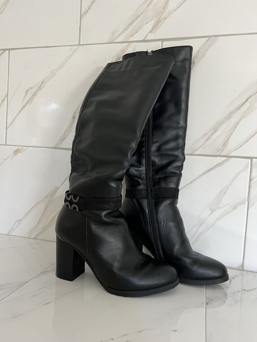 Продаю чоботи 1 фото 600 грн, 36 розмір ! 2,3,4 фото 300 грн 35 розмір