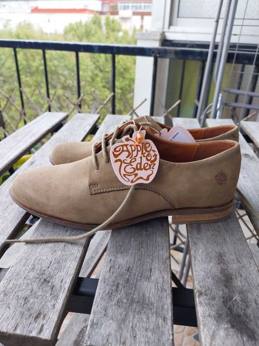 Sapatos em pele creme/bege