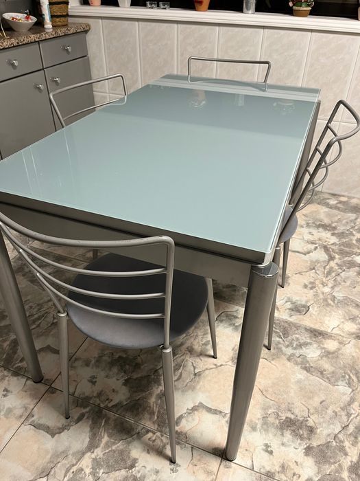 Mesa de cozinha extensível com 4 cadeiras