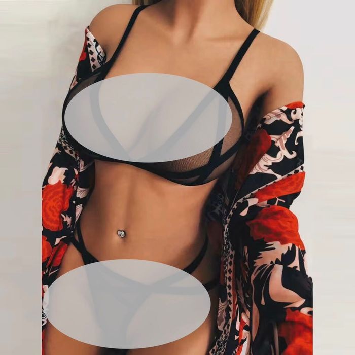 Conjunto de lingerie feminina elegante e transparente com soutien de renda e fecho de duas peças.