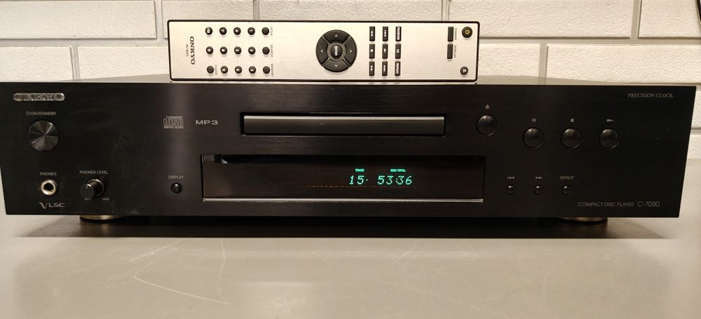 Odtwarzacz CD-MP3  ONKYO  C-7030 z pilotem