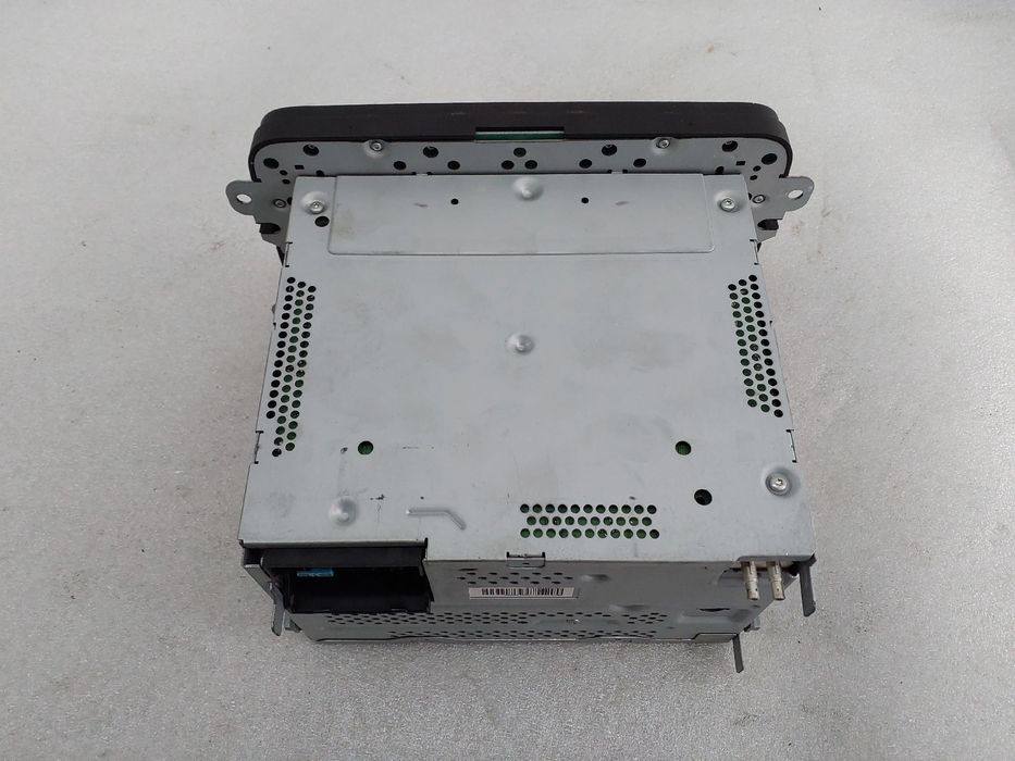 Rádio / auto-rádio VOLKSWAGEN Golf VI (5K1)