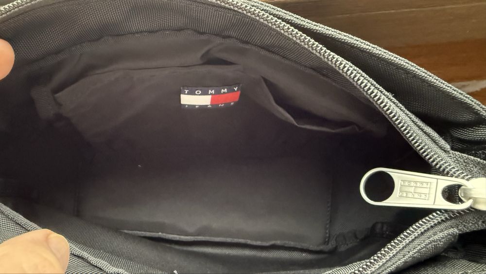 Продам сумочку Tommy jeans