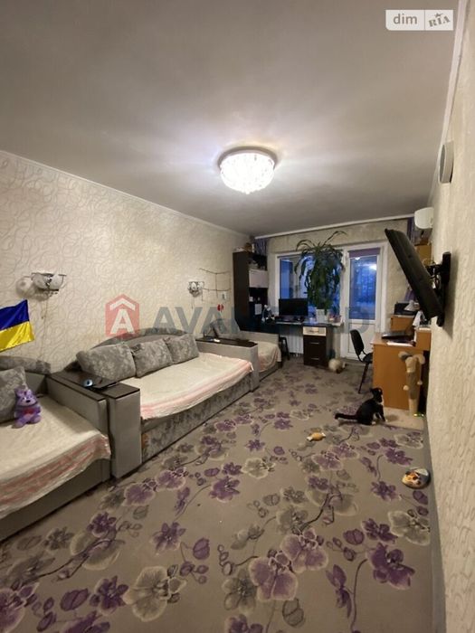 Продам однокімнатну на Бородінському.