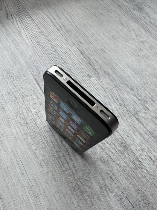 iPhone 4S 16 GB Black – iOS 6.1.3 – 80 kultowych gier – stan bardzo dobry