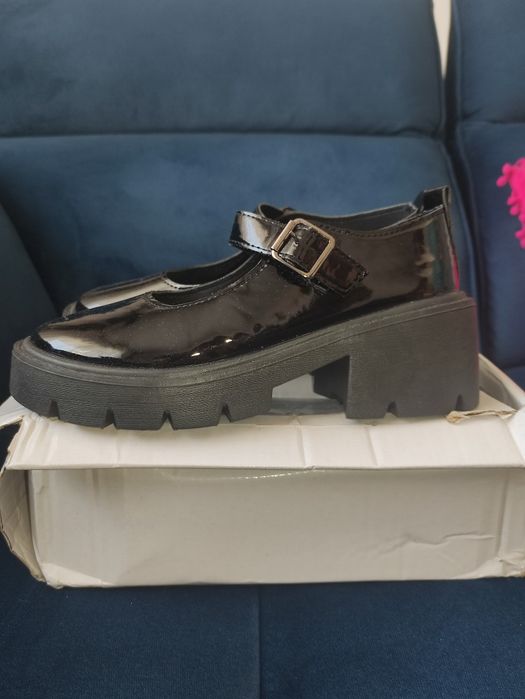 Buty damskie lakierki