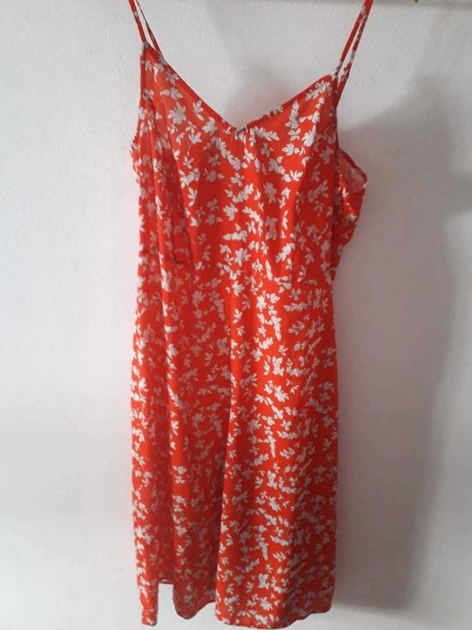 Várias peças de roupa