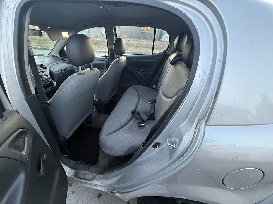 Toyota yaris 1.0 benzyna