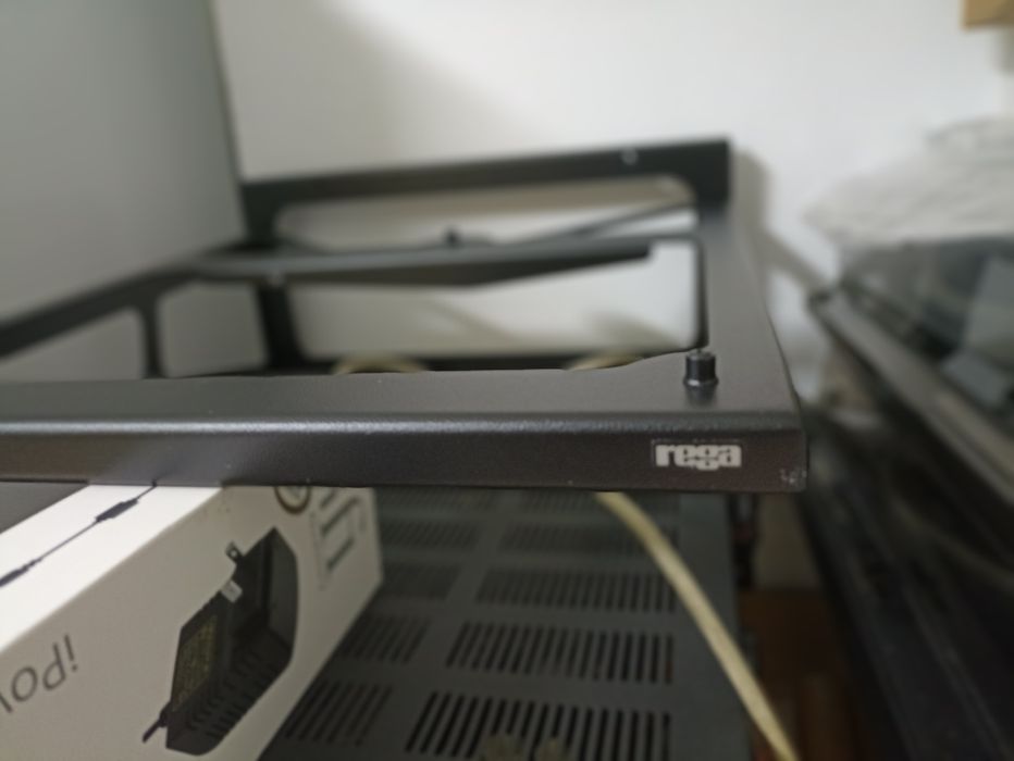 Suporte de parede para Gira Discos REGA