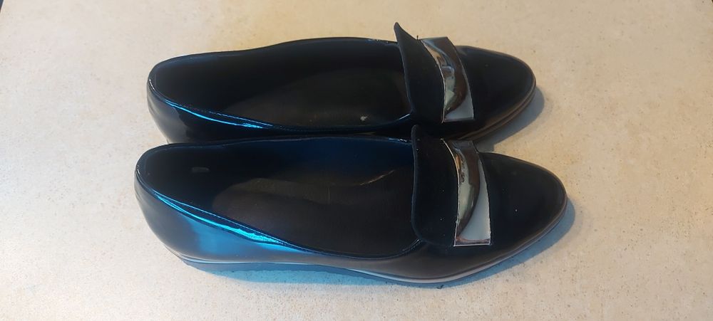 Buty lakierki 38 praktycznie nowe