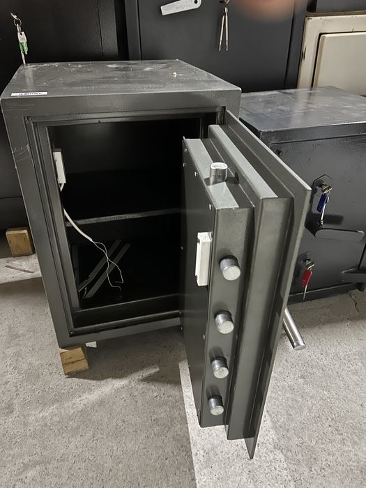 Сейф 2 клас опору Банкспецзахист для документів і грошей