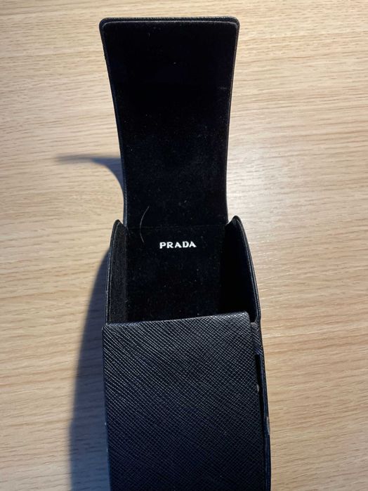 Prada czarne etui na okulary przeciwsłoneczne Saffiano *uszkodzone*