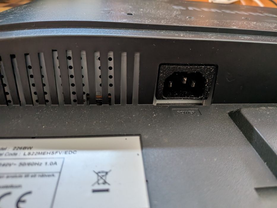 Monitores Samsung 22 e Lg 20