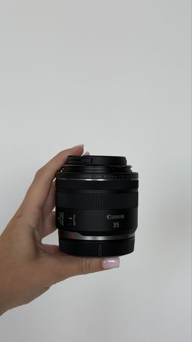 обʼєктив Canon RF 35 mm f1.8 macro