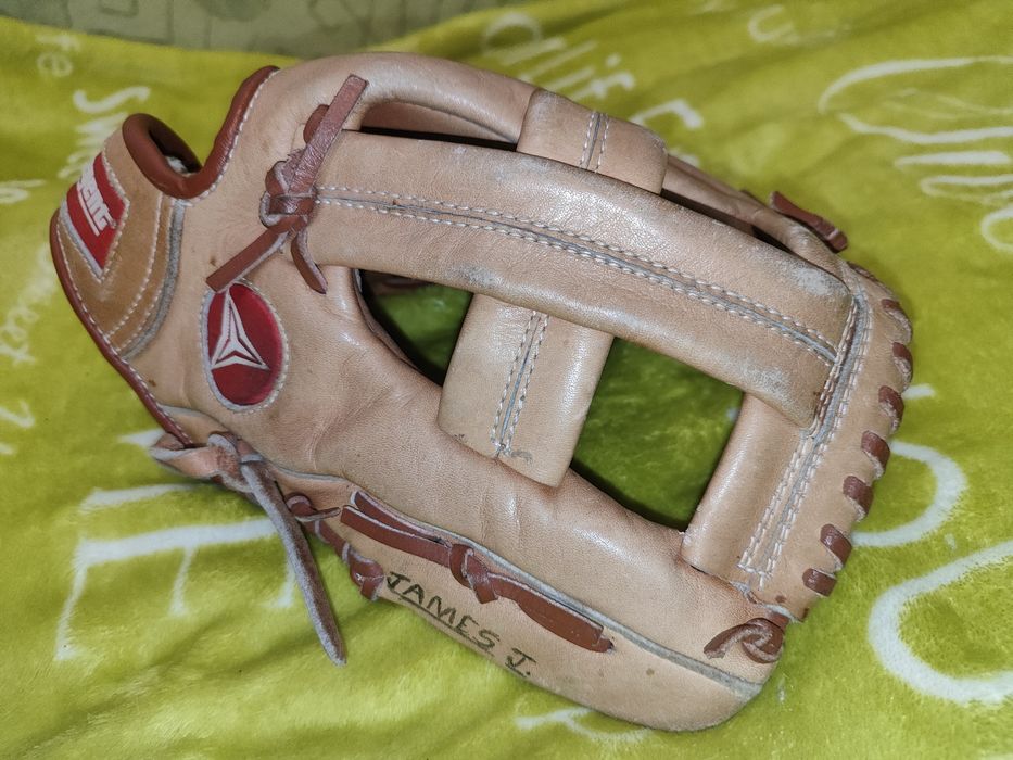 Бейсбольная перчатка Regent