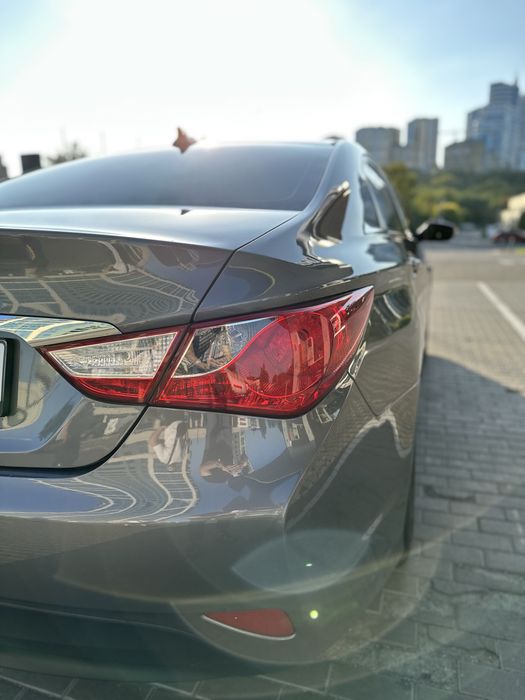 Hyundai Sonata 2014 року.