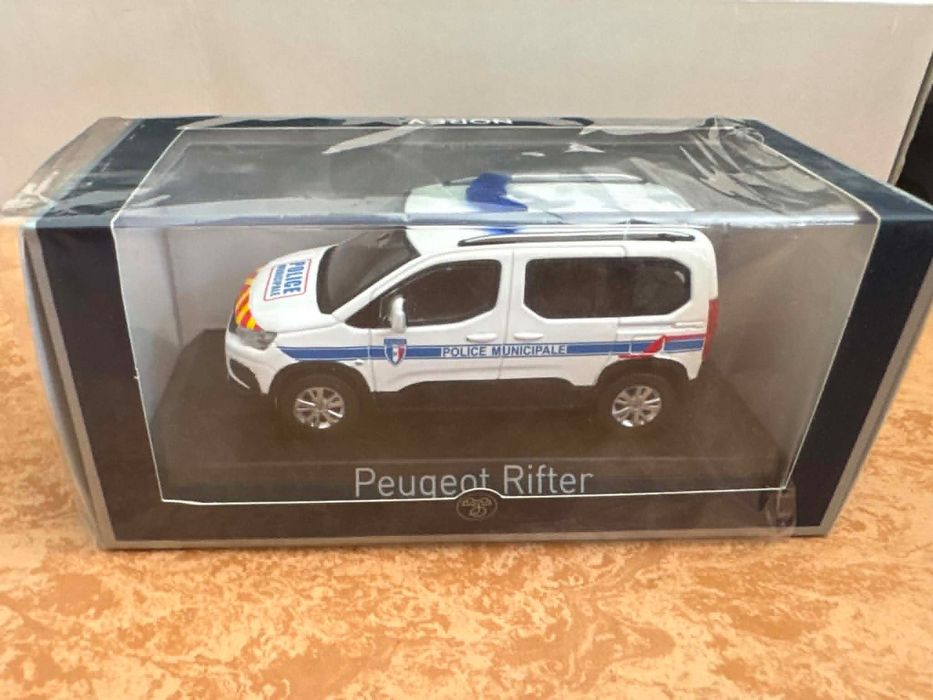 Peugeot Rifter (1:43) Pogotowie Norev