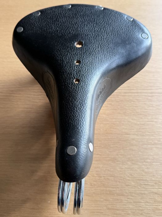 Selim Tabor em couro com molas – Novo