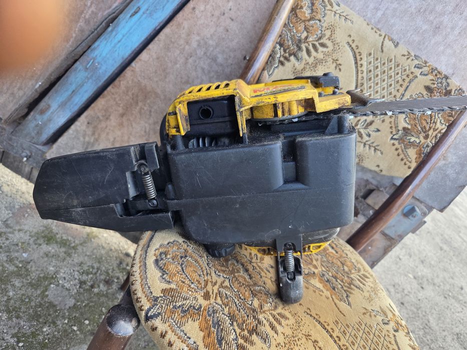 Pila spalinowa mcculloch 833AV