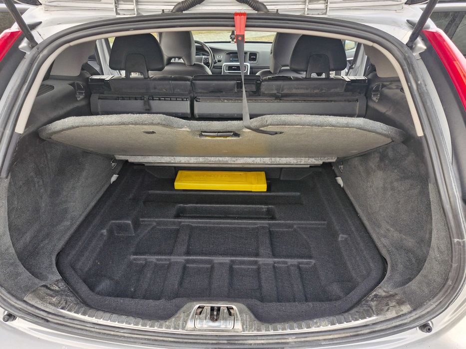 Wynajem samochodu VOLVO V60 2.0  Automat