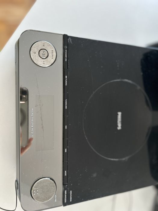 Aparelhagem Philips (2008) CD/DVD/USB. Em bom estado (Visor sem Luz).