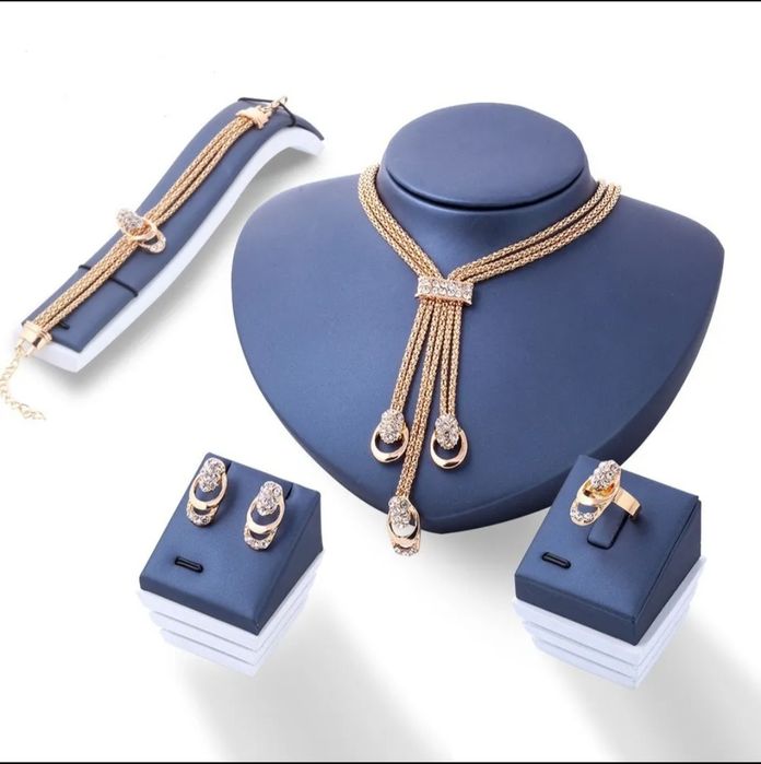 Conjunto elegante de colar,anel pulseira e brincos