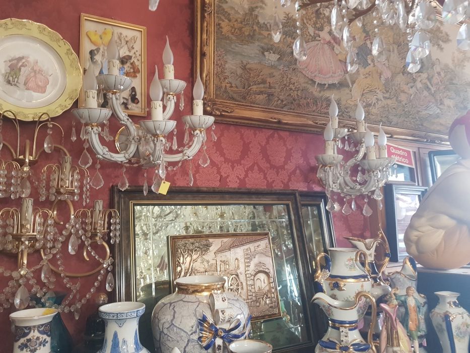 Par de apliques em cristal e porcelana