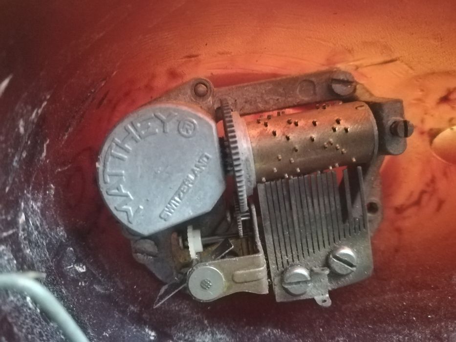 Продам терміново антикварну  мандолину