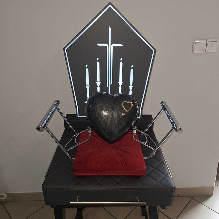 Karawan. Katafalk pod Urnę do Karawanu.