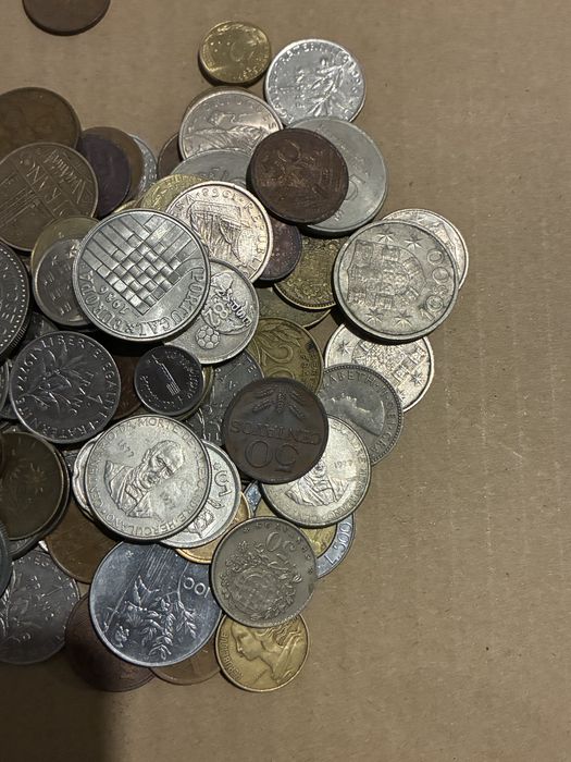 Lote de 100 moedas do mundo