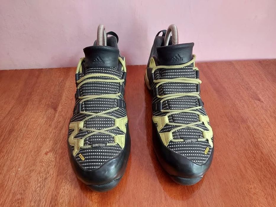 Кросівки трекінгові  adidas terrex на gore tex оригінал 

Розмір  по б