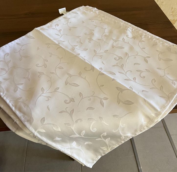 Скатертини різні